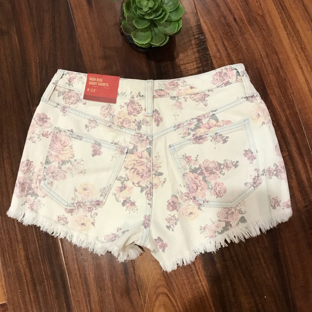 Mossimo Floral High Rise Cut Off Jean Shor… - Picture 4 of 5